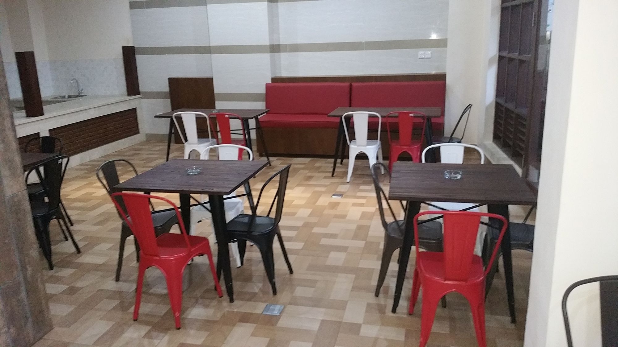 Legenda Beril Hostel Макасар Экстерьер фото